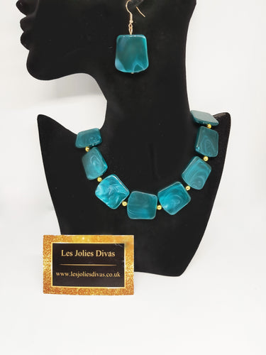 Green statement necklace