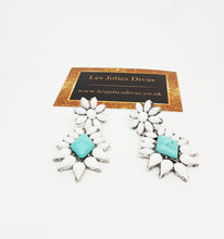 Load image into Gallery viewer, flower shaped statement earrings