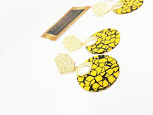 Load image into Gallery viewer, black and yellow resin  earrings