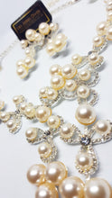 Load image into Gallery viewer, ladies pearl earrings